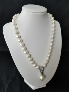 Shell Pearl Necklace